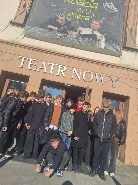 Uczniowie klas VIII w Teatrze